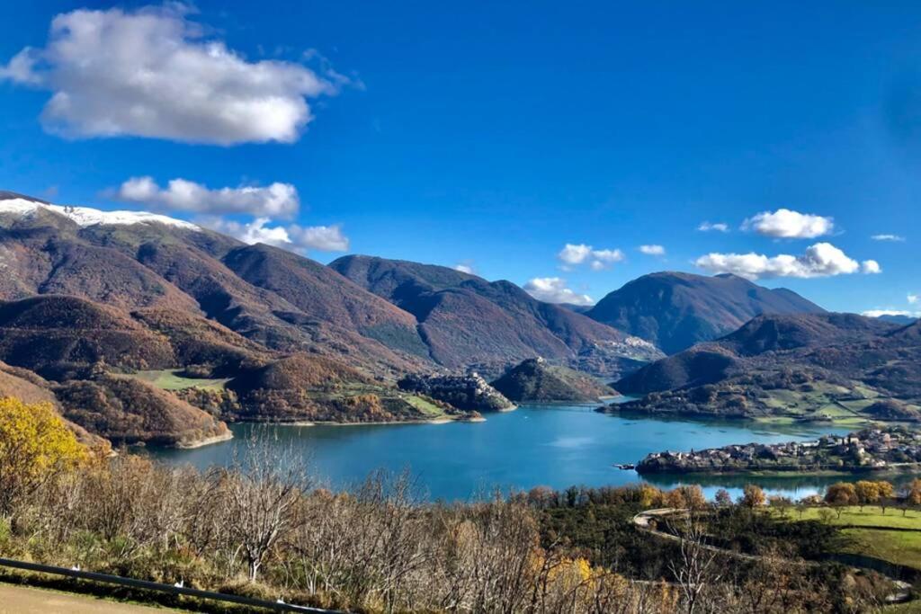 Stanza Con Terrazzo Vista Lago - Lakeholiday Castel di Tora Εξωτερικό φωτογραφία