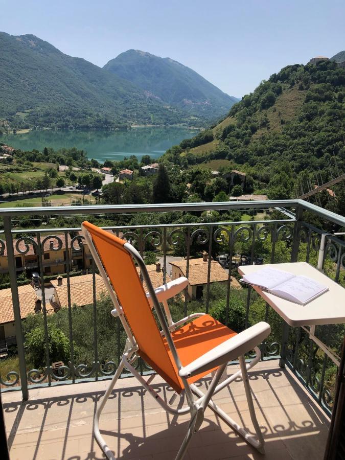 Stanza Con Terrazzo Vista Lago - Lakeholiday Castel di Tora Εξωτερικό φωτογραφία
